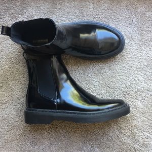 Patent leather boots in greta condition
